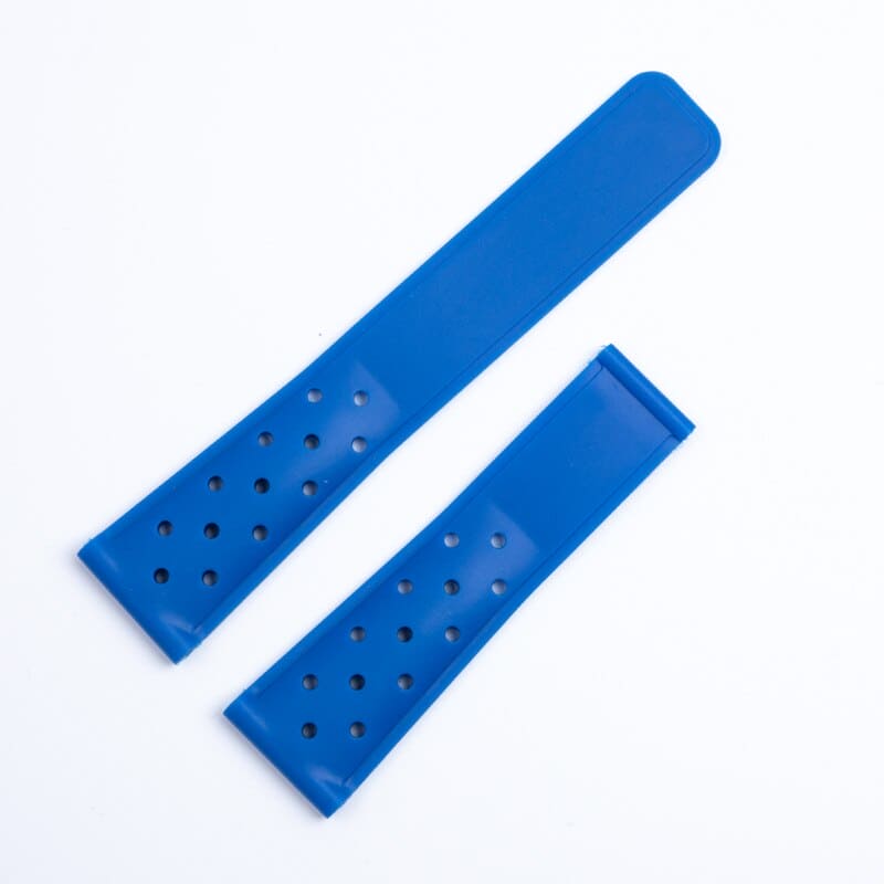 A Blue Tag Heuer F1  Rubber Straps  without a clasp